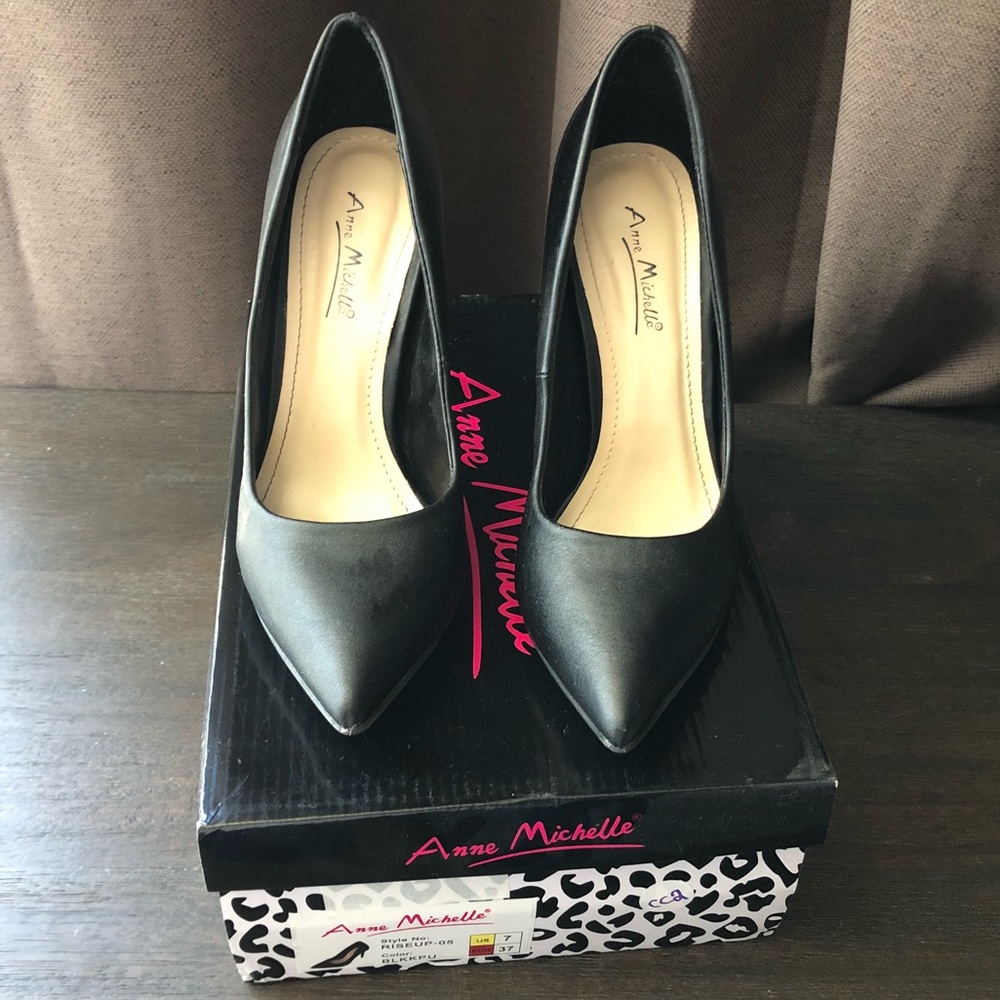 ⭐️Black pumps